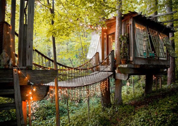 SECLUDED INTOWN TREEHOUSE