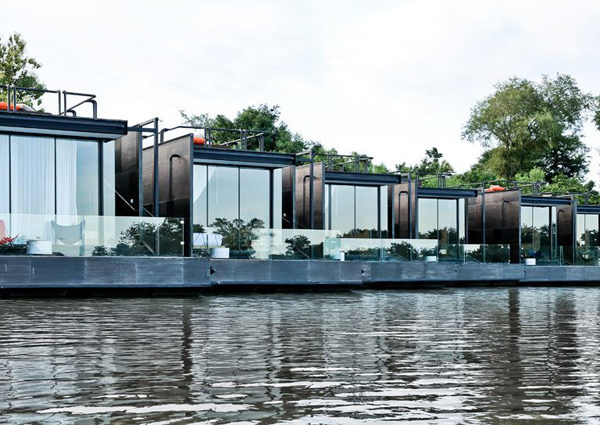 FLOATING HOUSES