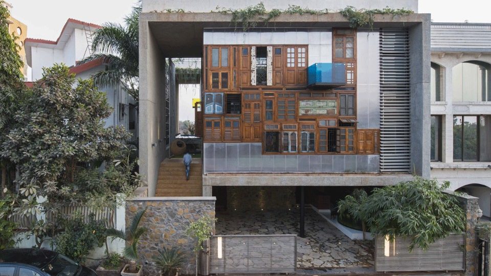 COLLAGE HOUSE