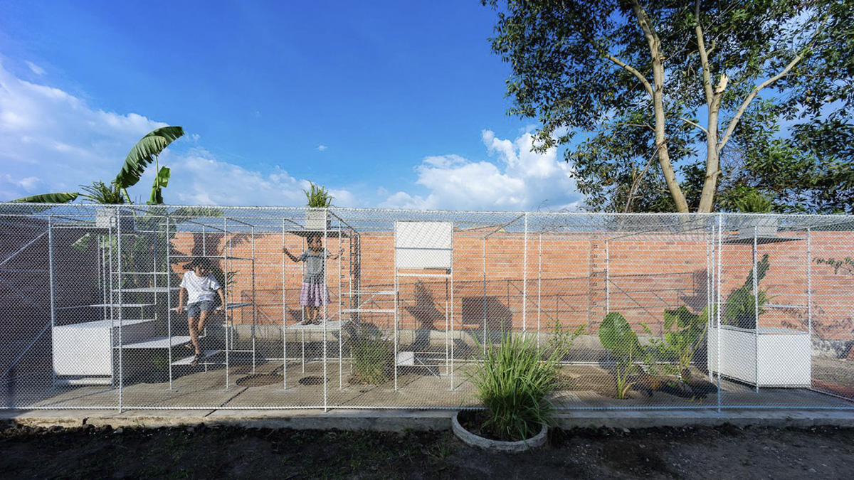 CHICKEN HOUSE