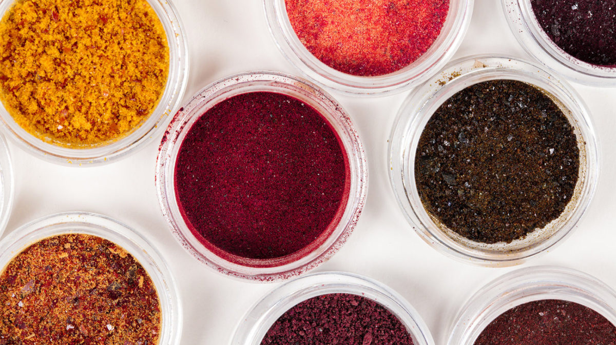 zoom on natural color powders