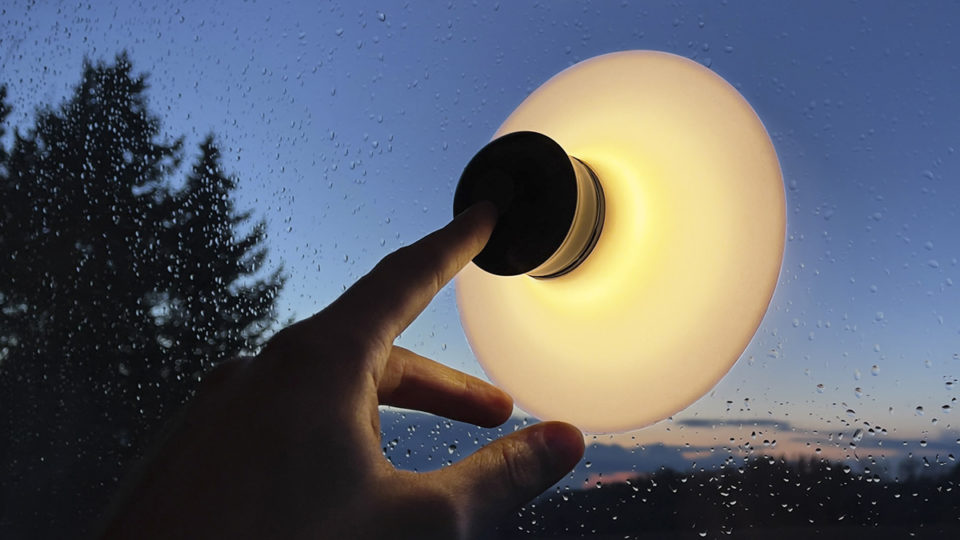 NEOZOON, the suction cup lamp