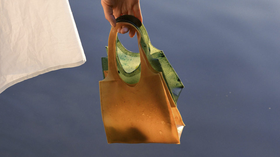 SONNET155, the biodegradable temporary handbag